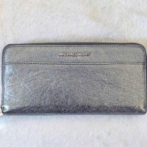 NWOT Michael Kors Metallic Silver Leather Zip Around Wallet